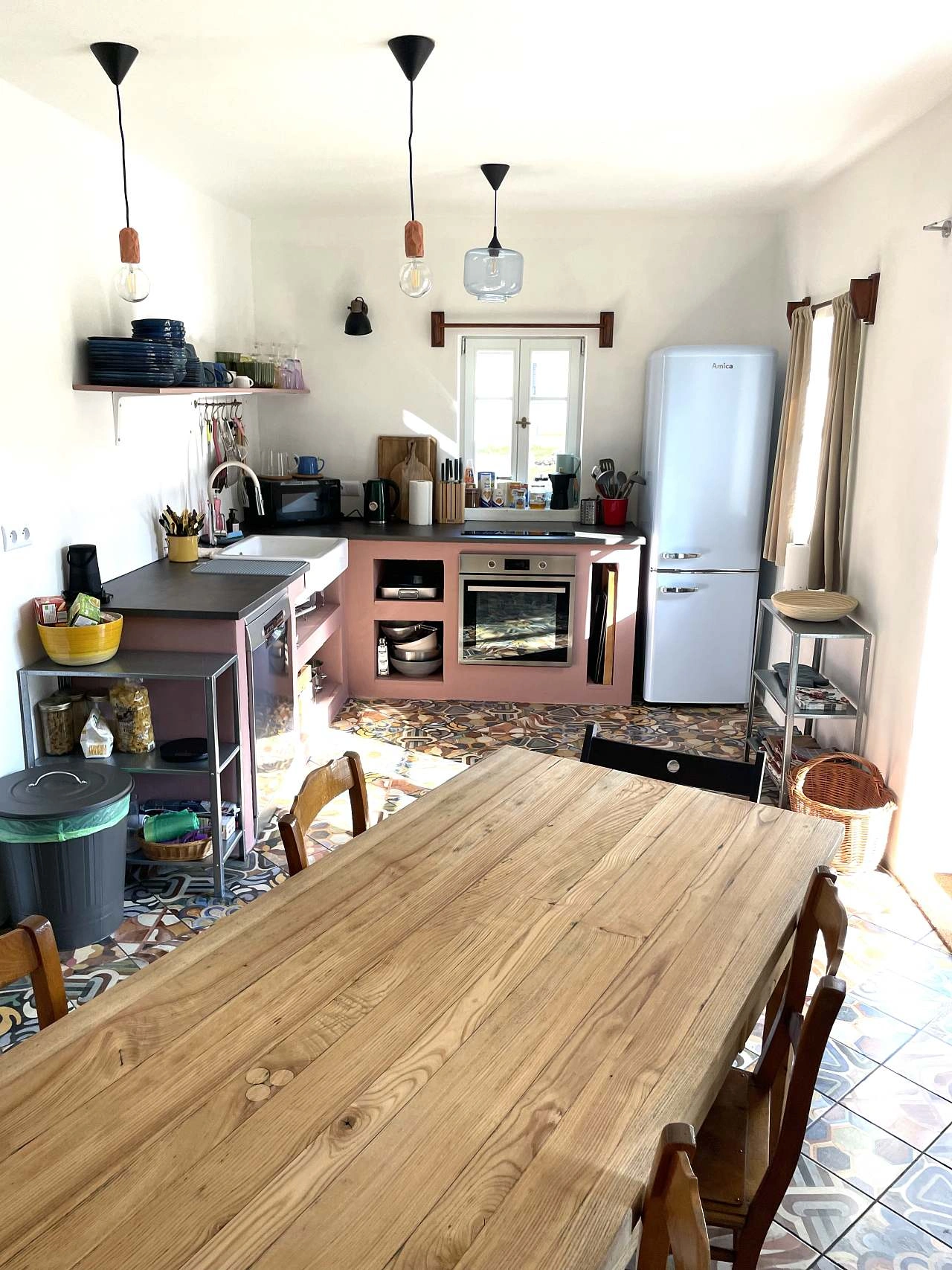 Plně vybavená kuchyně s troubou a myčkou