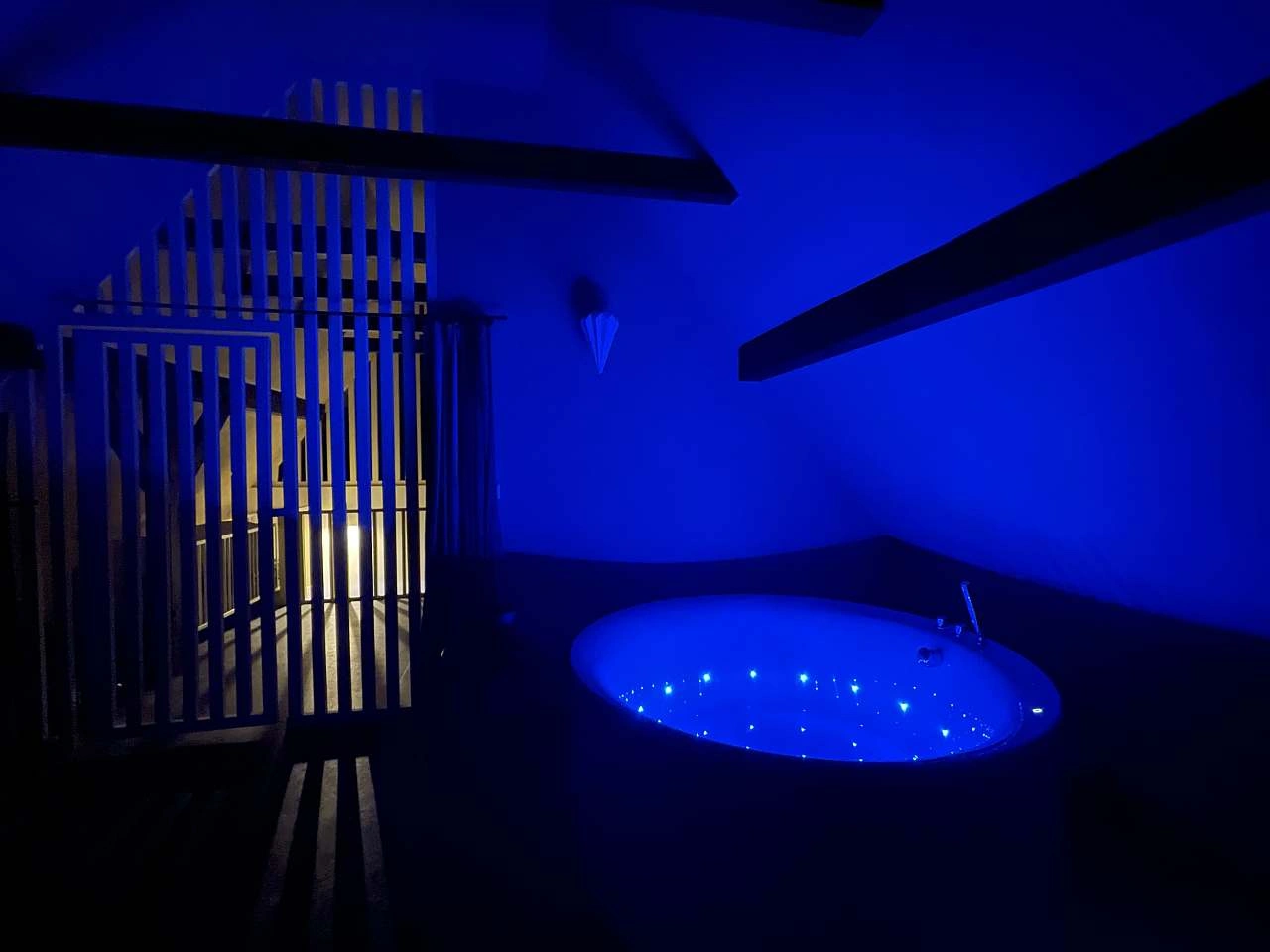 Vířivka pro 4 osoby