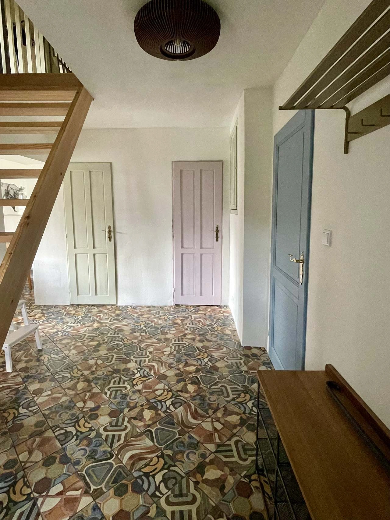 Vstup do domu, kachle z Los Kachlos.