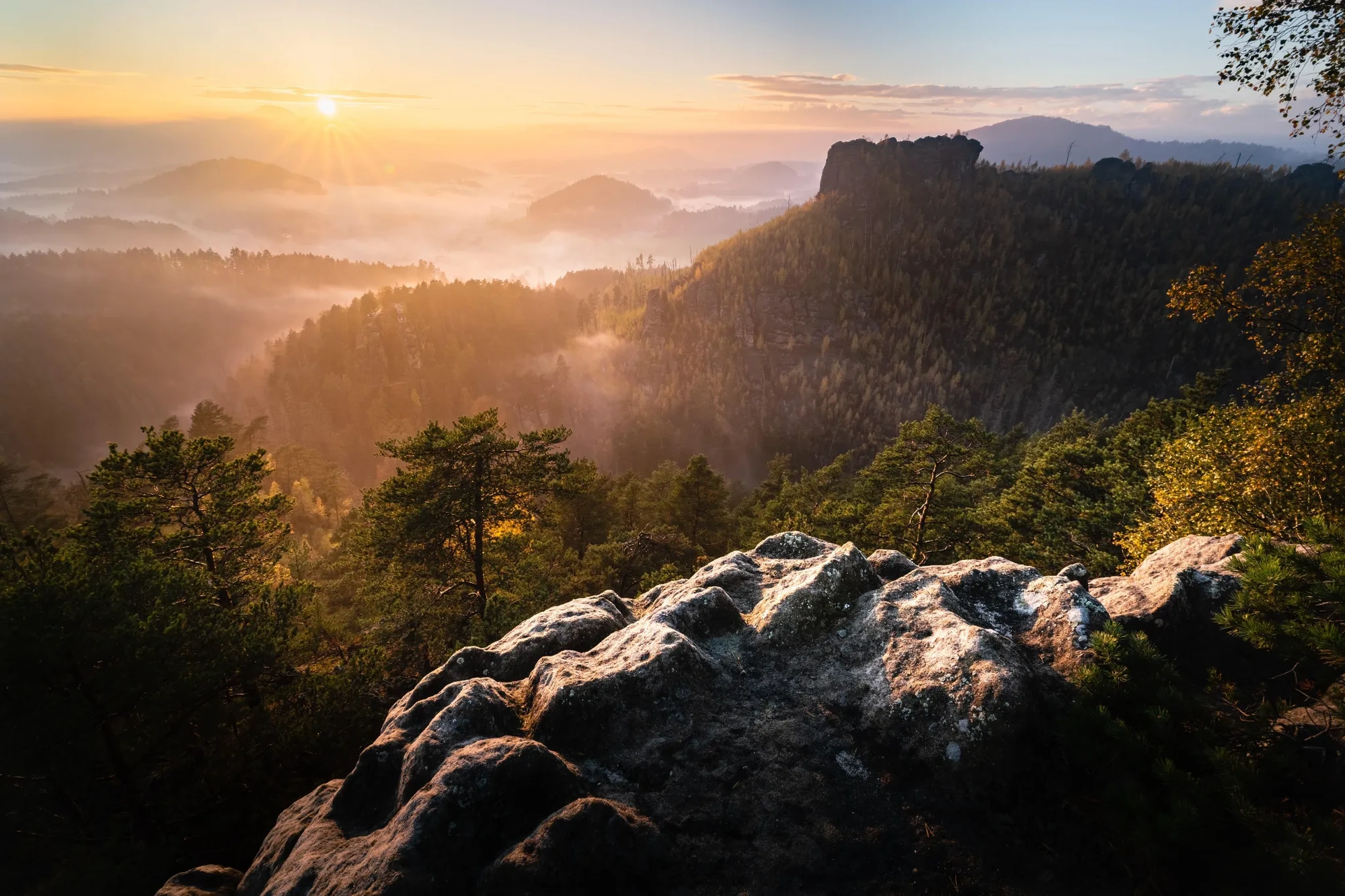 České Švýcarsko – skalní útvary a lesy